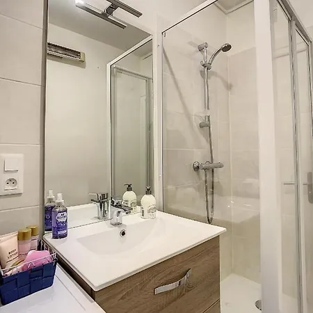 Joli Studio Meuble Tout Equipe Hyper Centre Wifi Apartment *