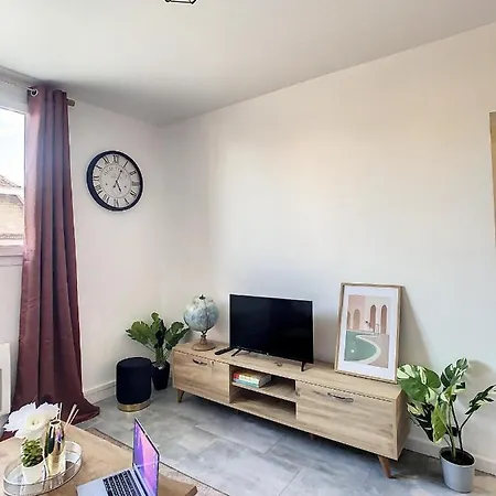Joli Studio Meuble Tout Equipe Hyper Centre Wifi Troyes
